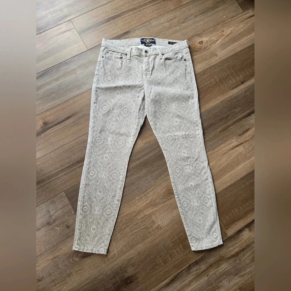 Lucky Brand women Stretchy beige skinny jeans